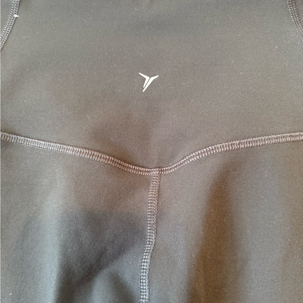 Old Navy Active Go-Dry Elevate Leggings - Picture 3 of 5